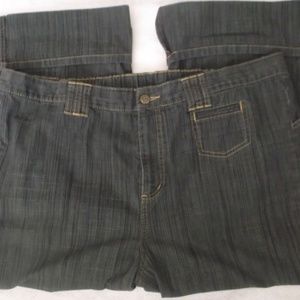 Holly Robinson Peete Maternity Capri Jeans